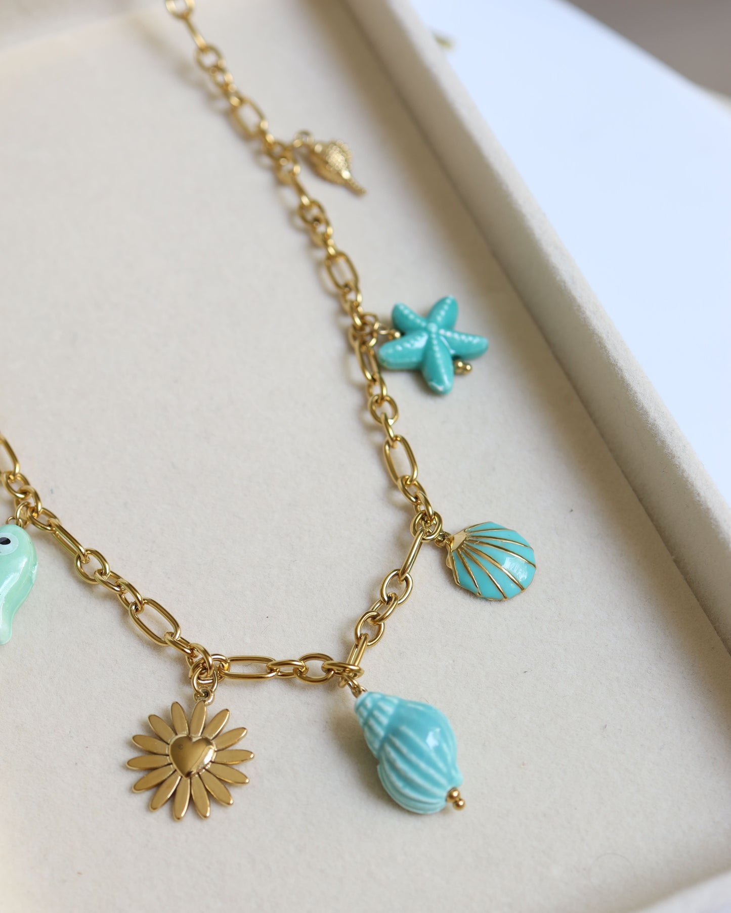 Collier Shelly